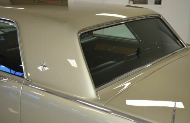 Lincoln Continental Sedan 1962 image number 21