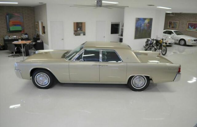 Lincoln Continental Sedan 1962 image number 27