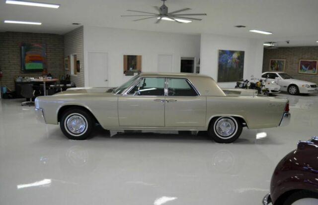 Lincoln Continental Sedan 1962 image number 28