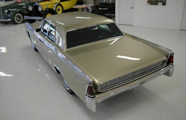 Lincoln Continental Sedan 1962 image number 29