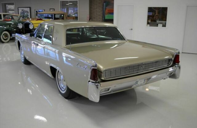 Lincoln Continental Sedan 1962 image number 30