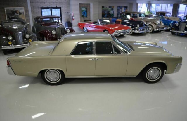 Lincoln Continental Sedan 1962 image number 33