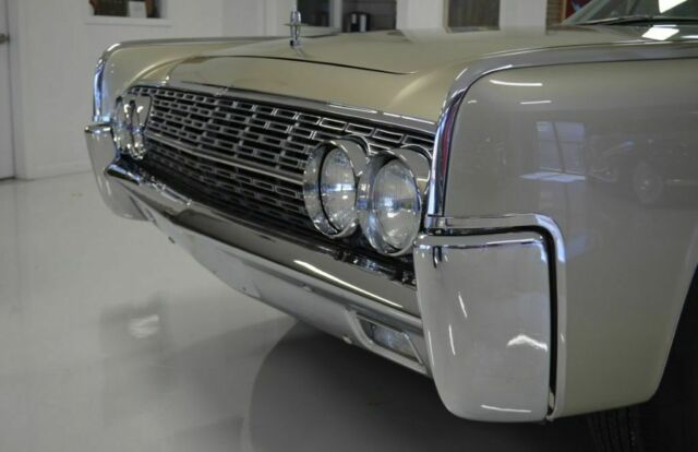 Lincoln Continental Sedan 1962 image number 38