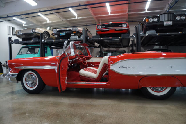 Pontiac CHIEFTAN TRI-POWER CONVERTIBLE 1958 image number 46