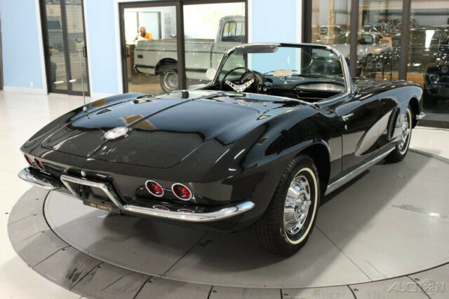 Chevrolet Corvette 1962 image number 20