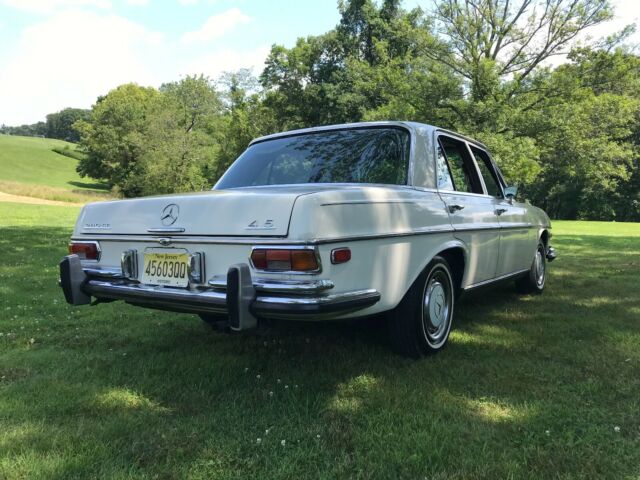 Mercedes-Benz 200-Series 1973 image number 5