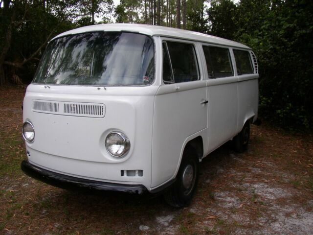 Volkswagen Bus/Vanagon 1972 image number 0