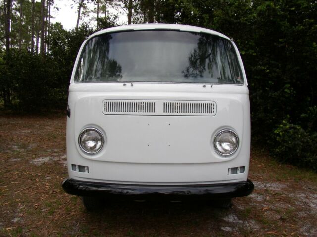 Volkswagen Bus/Vanagon 1972 image number 1