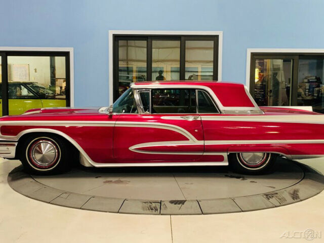 Ford Thunderbird 1960 image number 1