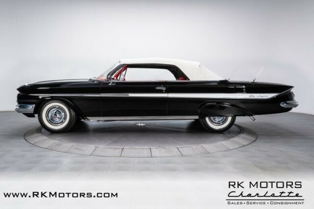 Chevrolet Impala 1961 image number 17