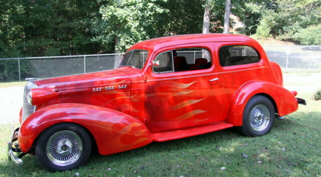 Oldsmobile 2 door sedan 1936 image number 0