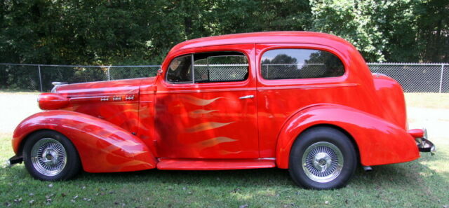 Oldsmobile 2 door sedan 1936 image number 1