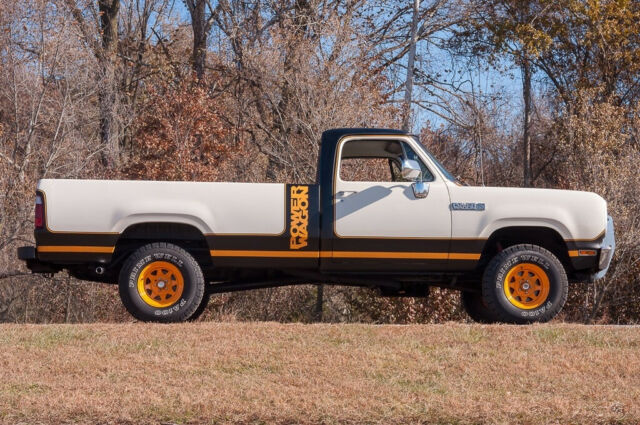 Dodge Macho Power Wagon 1979 image number 1