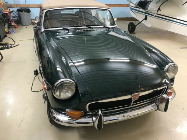 MG MGB 1974 image number 2