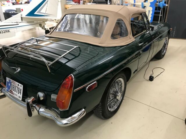 MG MGB 1974 image number 22