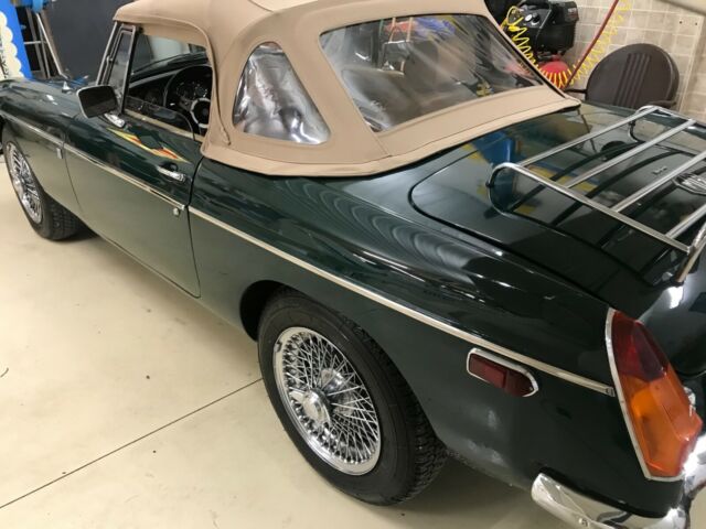 MG MGB 1974 image number 23