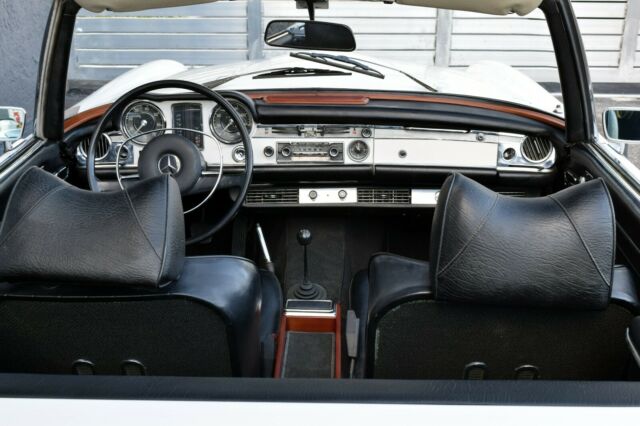 Mercedes-Benz SL-Class 1968 image number 15