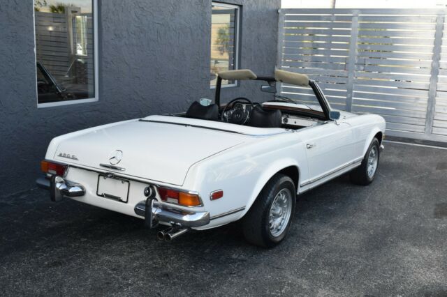 Mercedes-Benz SL-Class 1968 image number 29