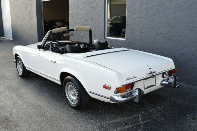 Mercedes-Benz SL-Class 1968 image number 30