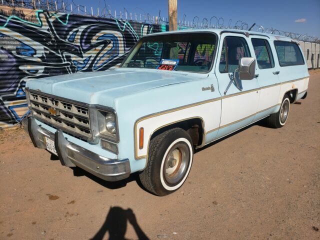 Chevrolet Suburban 1977 image number 0