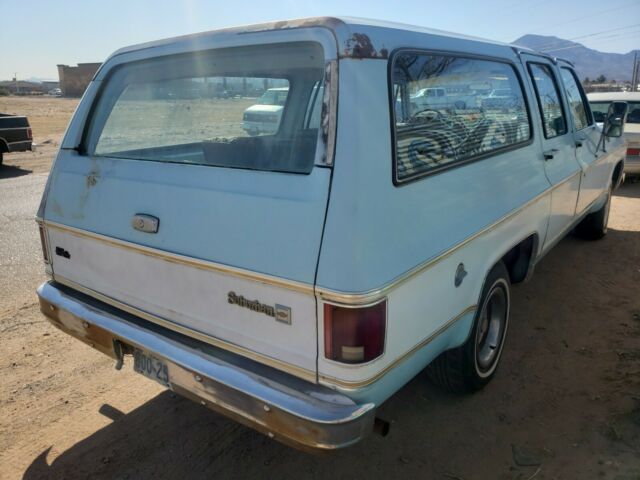 Chevrolet Suburban 1977 image number 3