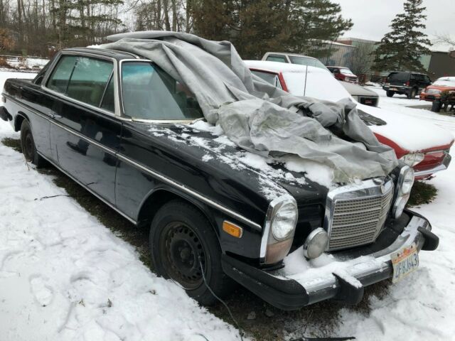 Mercedes-Benz 200-Series 1976 image number 3