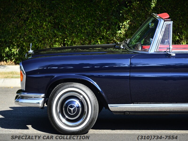 Mercedes-Benz 200-Series 1966 image number 17