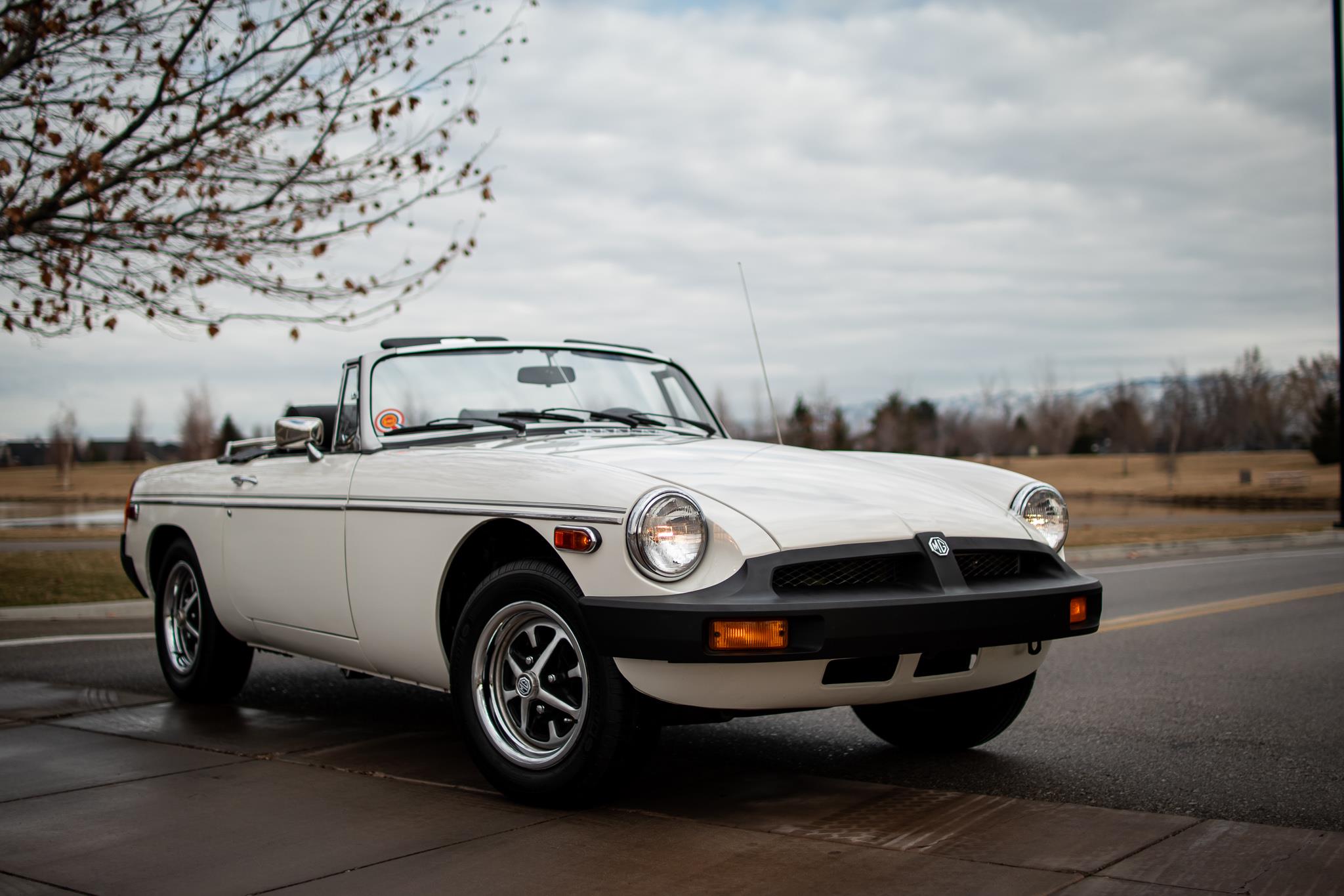 MG MGB 1979 image number 8