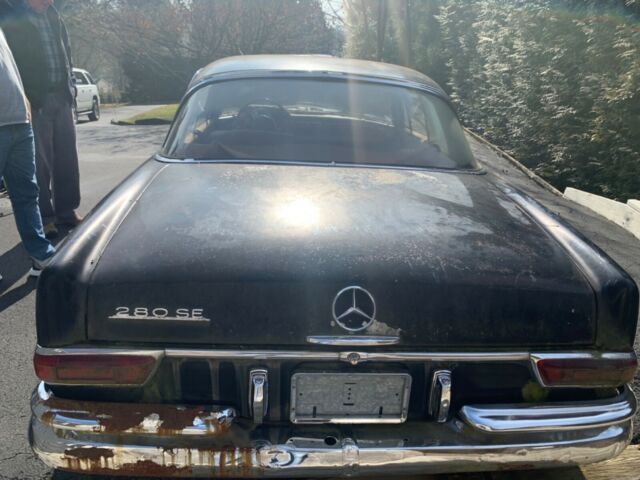 Mercedes-Benz 200-Series 1970 image number 2