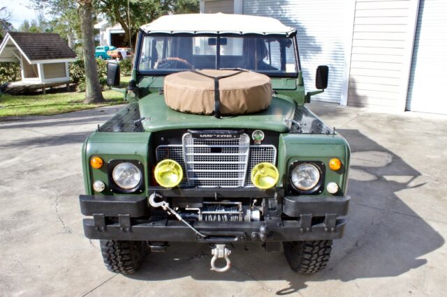 Land Rover 109 Series 3 1974 image number 2