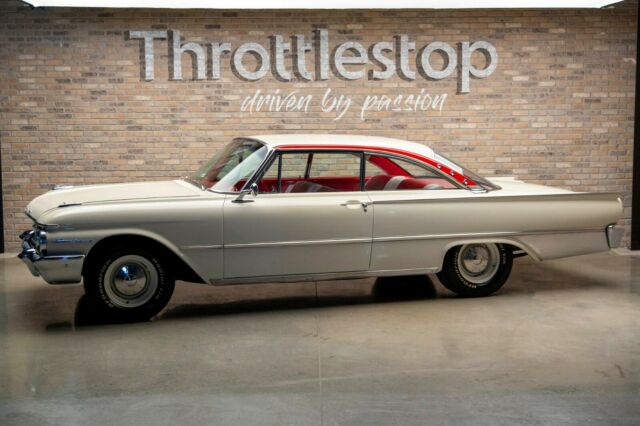 Ford Galaxie 1961 image number 0