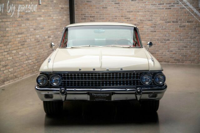 Ford Galaxie 1961 image number 1