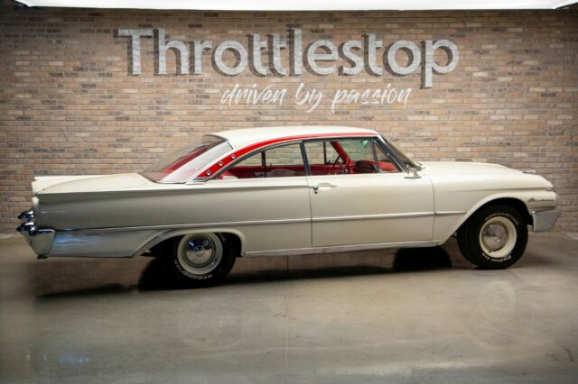 Ford Galaxie 1961 image number 27