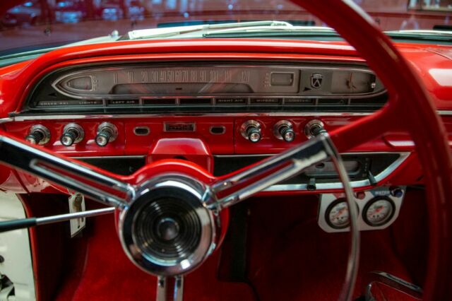 Ford Galaxie 1961 image number 37