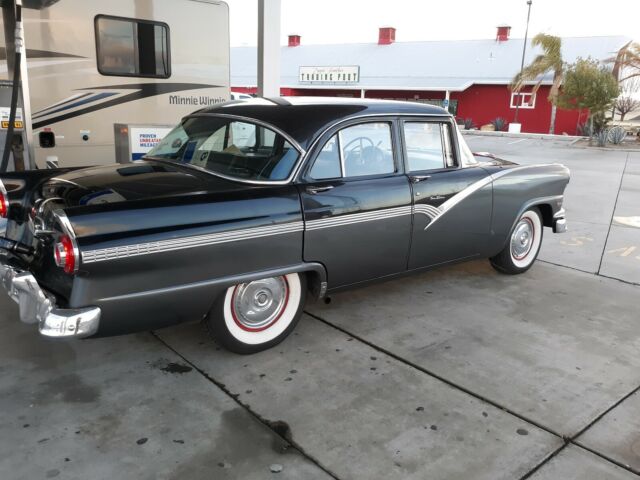 Ford Fairlane 1956 image number 11