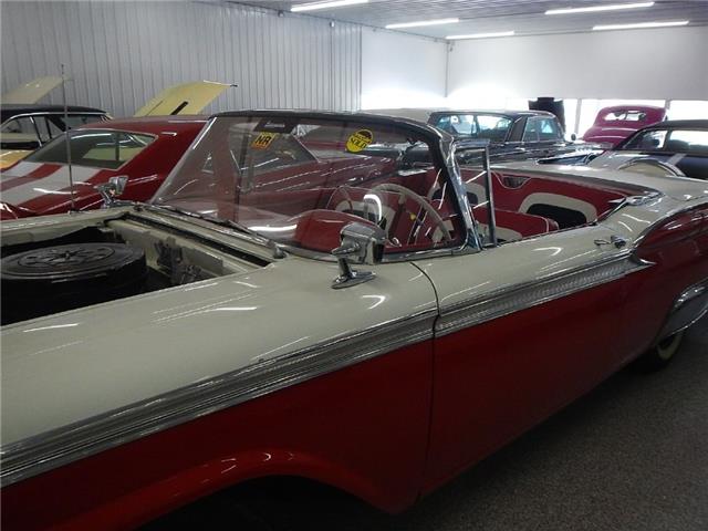 FORD FAIRLANE 500 SKYLINER 1959 image number 33