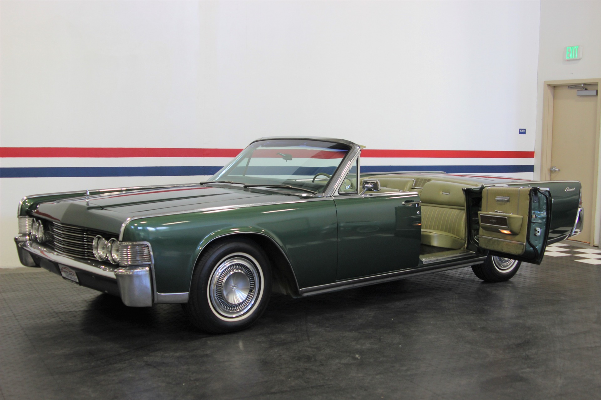 Lincoln Continental 1965 image number 28