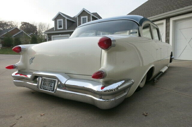 Oldsmobile Eighty-Eight 1956 image number 28