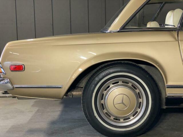 Mercedes-Benz SL-Class 1970 image number 12