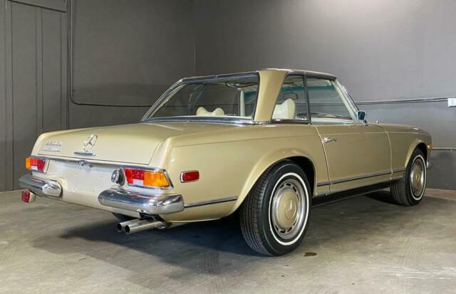 Mercedes-Benz SL-Class 1970 image number 33