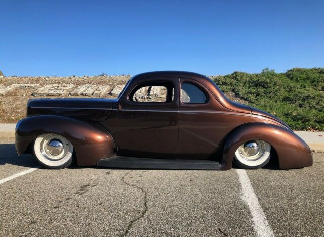 Ford Deluxe 1940 image number 0