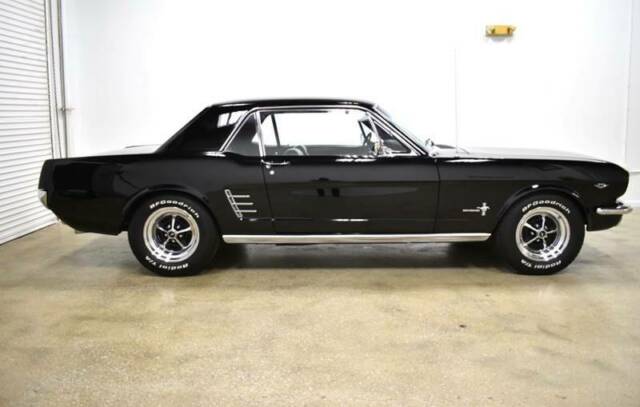 Ford Mustang 1966 image number 15