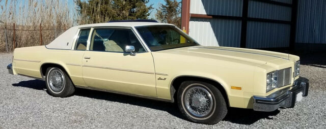 Oldsmobile Delta 88 Coupe 1977 image number 15