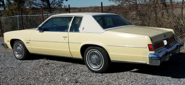 Oldsmobile Delta 88 Coupe 1977 image number 24