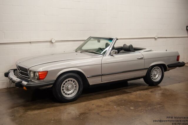 Mercedes-Benz SL-Class 1974 image number 1