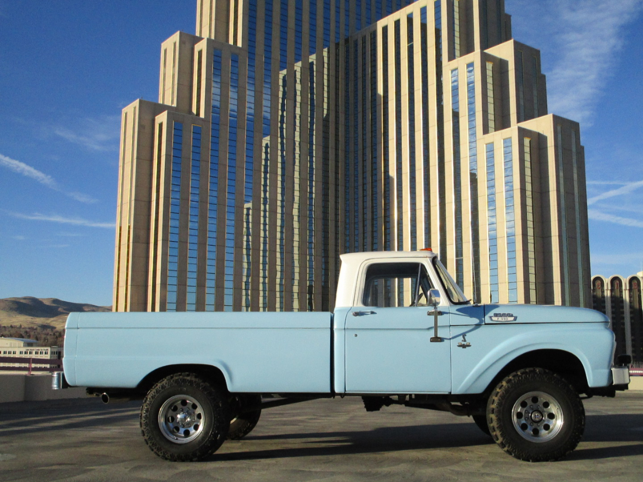 Ford F-250 1962 image number 1