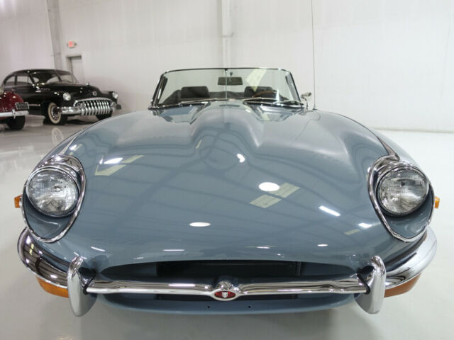 Jaguar E-Type 1969 image number 1