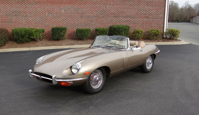 Jaguar E-Type 1969 image number 1