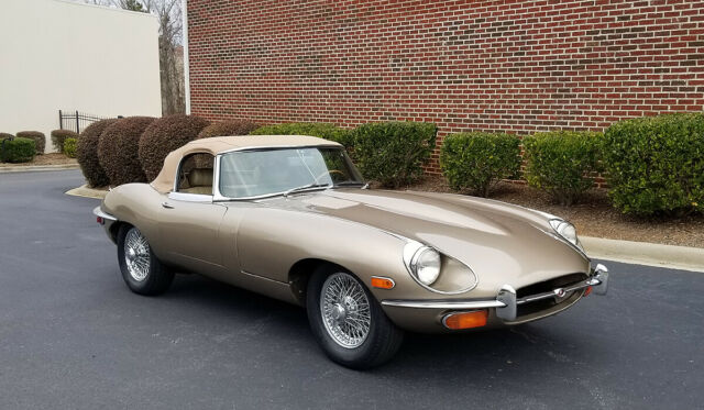 Jaguar E-Type 1969 image number 31