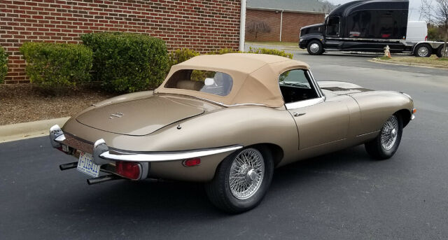 Jaguar E-Type 1969 image number 35